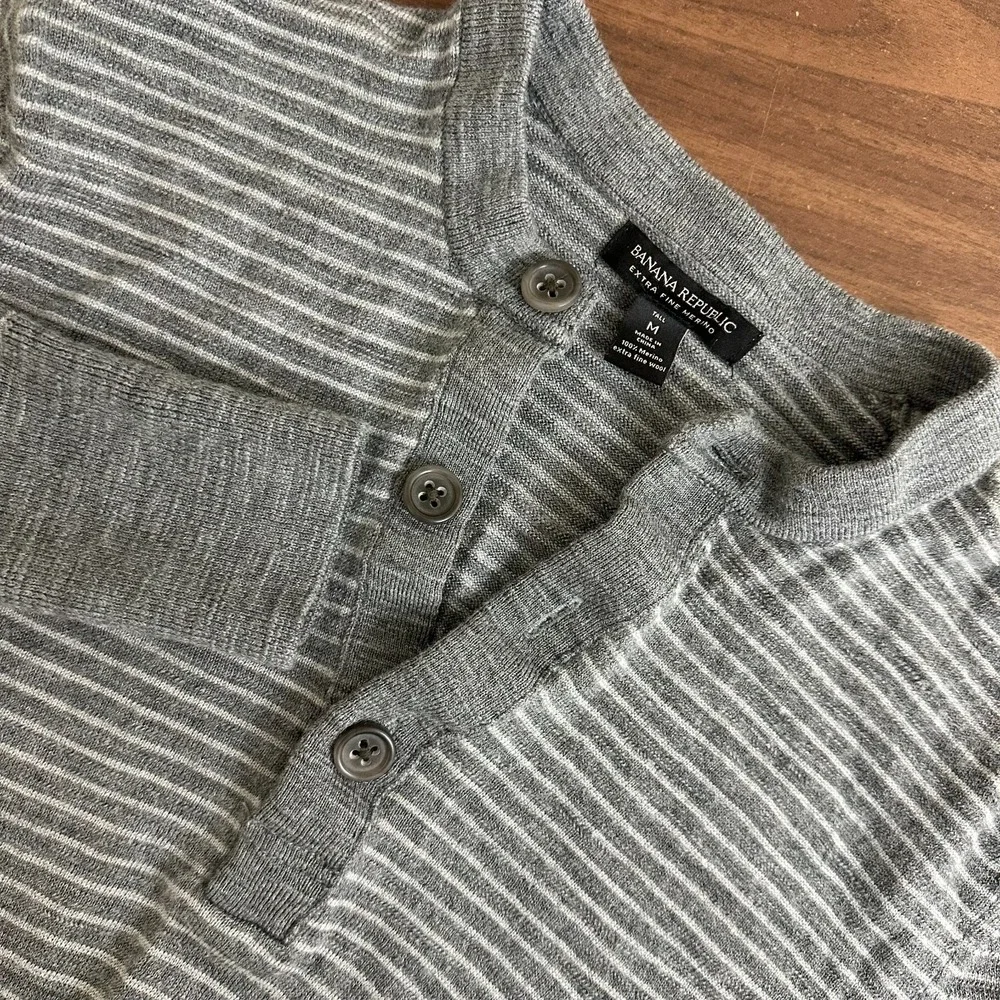 Banana Republic Sweater Gray Striped Merino Wool Henley Neck Mens M Tall Read